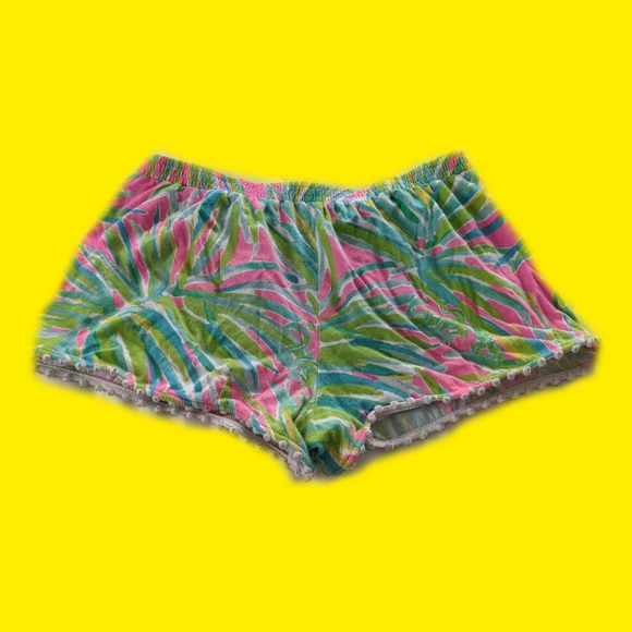3/$30 Girls Lilly Pulitzer Play Shorts - Picture 2 of 4